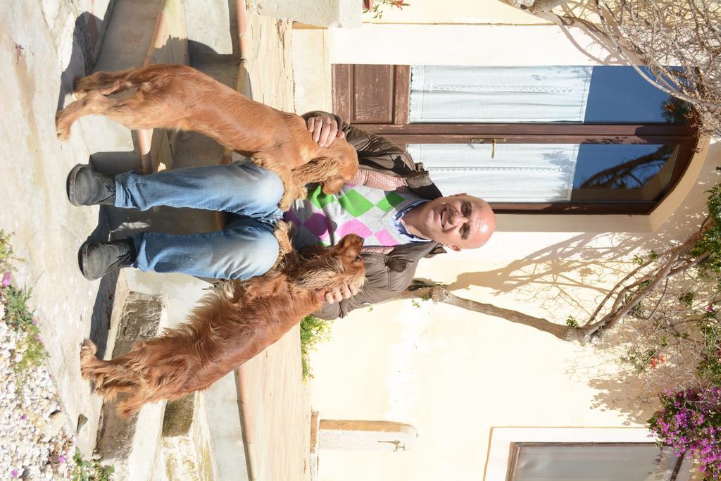 לינה וארוחת בוקר אקטה Casale Rocca Fiorita מראה חיצוני תמונה