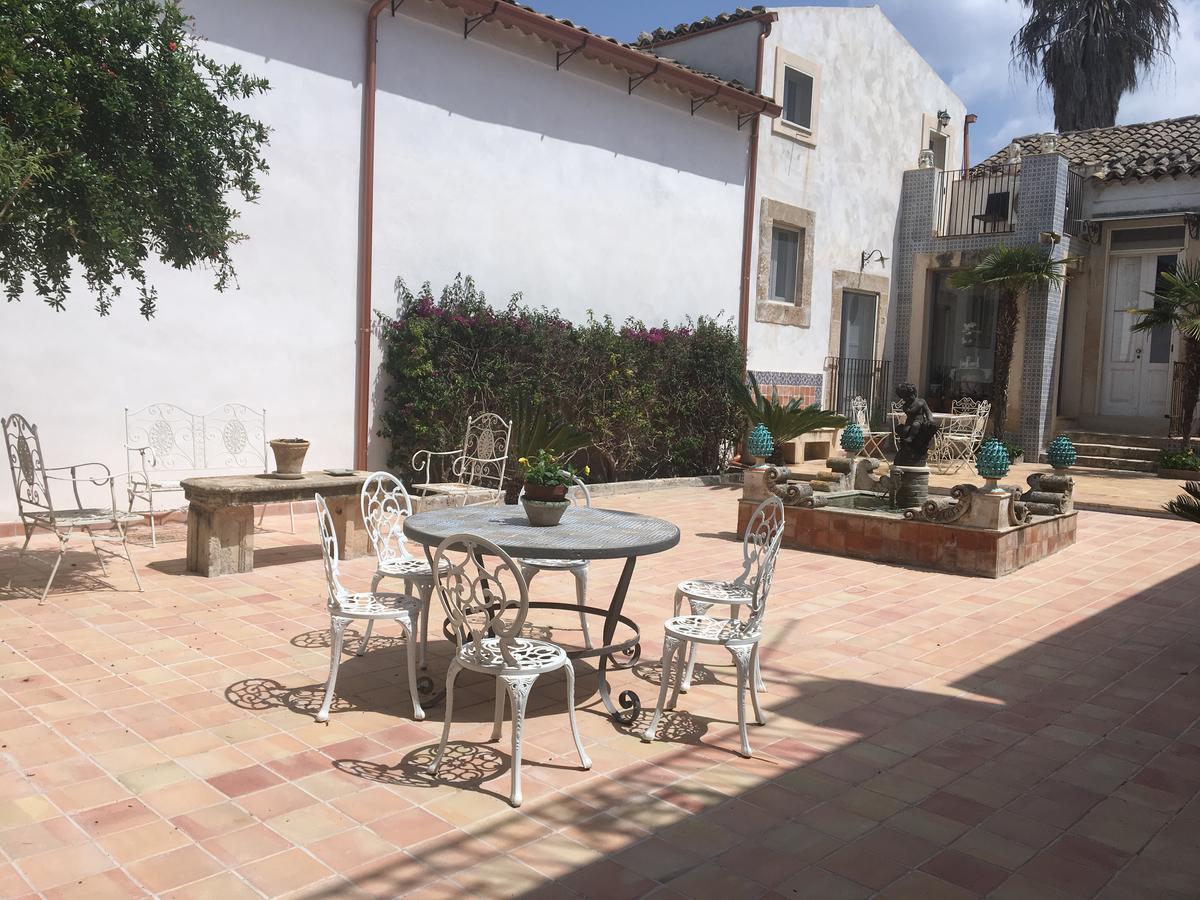 לינה וארוחת בוקר אקטה Casale Rocca Fiorita מראה חיצוני תמונה